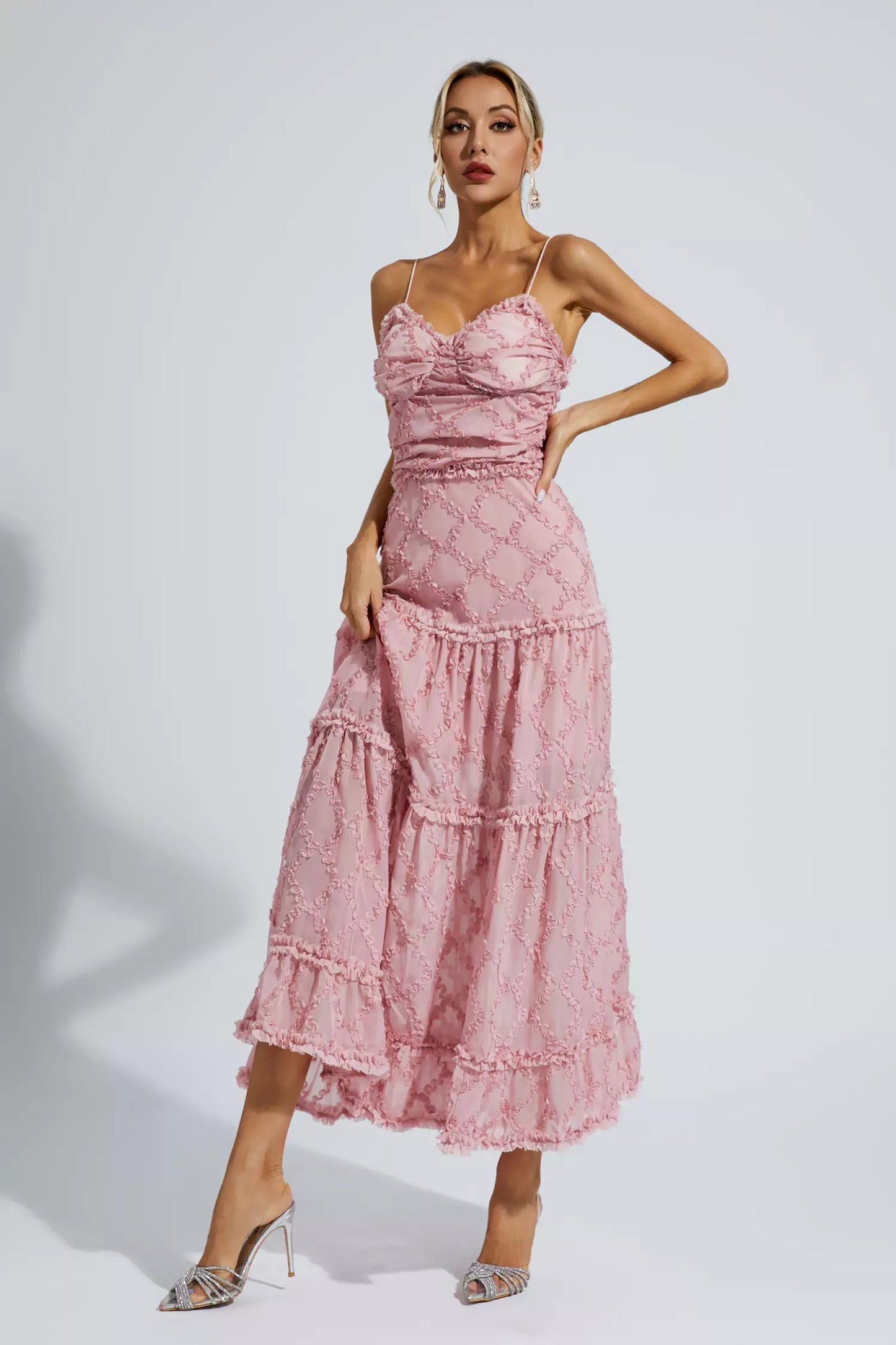 Well Tailored Dress with a Graceful Silhouette