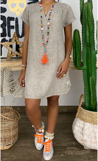 Effortlessly Elegant Dress with a Timeless Design