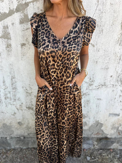 Effortlessly Elegant Garment with a Timeless Design