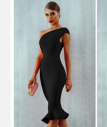 Beautifully Finished Dress in a Timeless Design