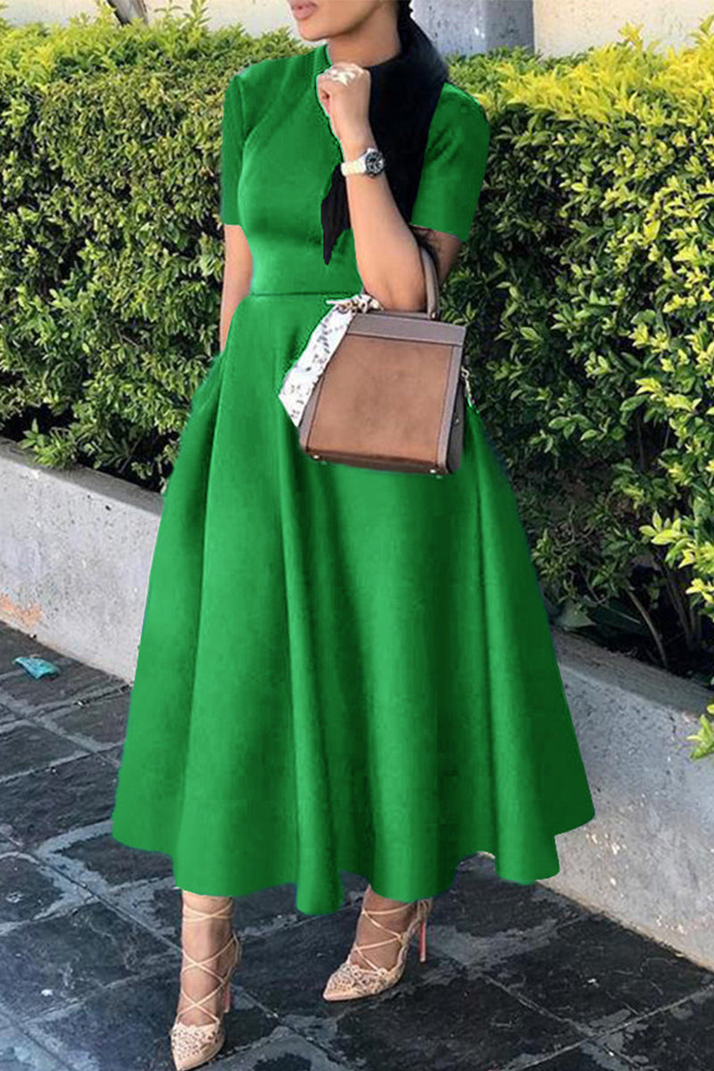 Effortlessly Elegant Dress with a Timeless Design