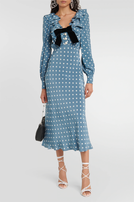 Beautifully Finished Dress in a Timeless Design
