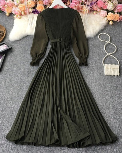 Classic Vintage Dress with a Flattering Fit