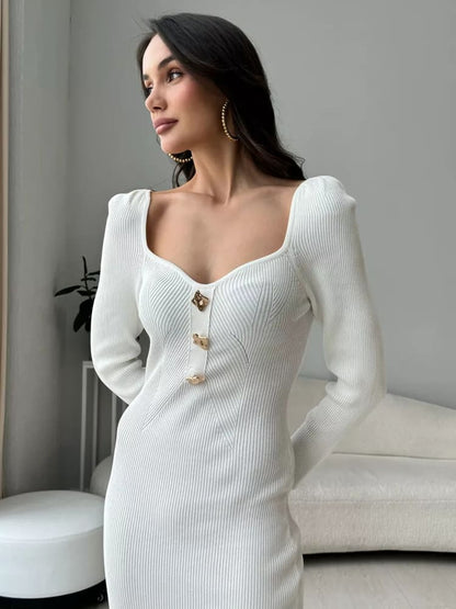 Well Tailored Sweater with a Graceful Silhouette