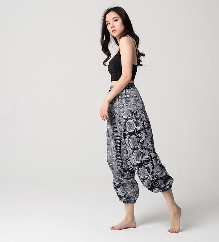 Effortlessly Elegant Pants with a Timeless Design