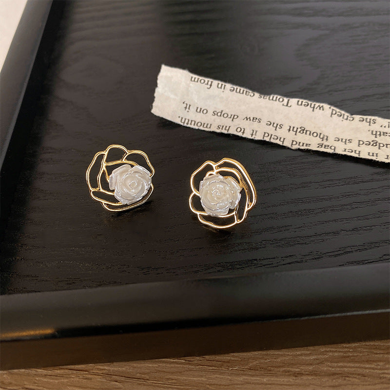 Classic Pearl Earring with Timeless Appeal