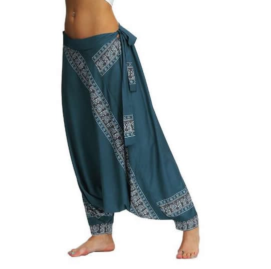 Effortlessly Elegant Pants with a Timeless Design