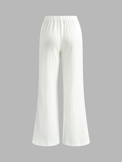 Effortlessly Elegant Pants with a Timeless Design