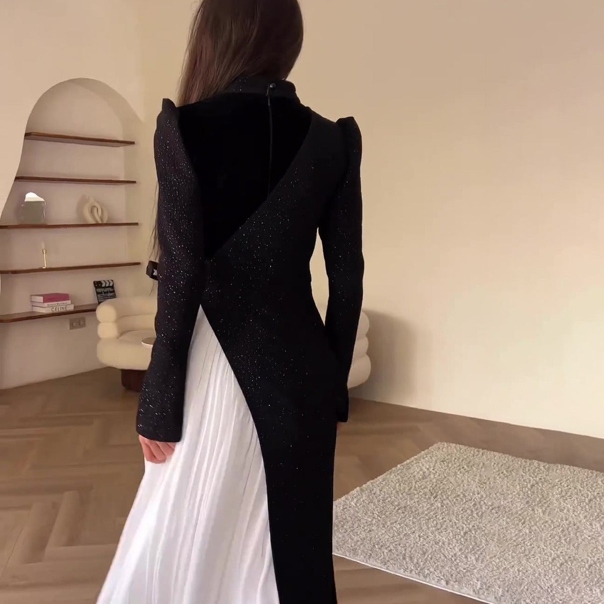 Beautifully Finished Dress in a Timeless Design