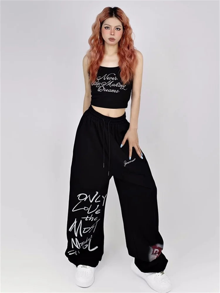 Effortlessly Elegant Pants with a Timeless Design