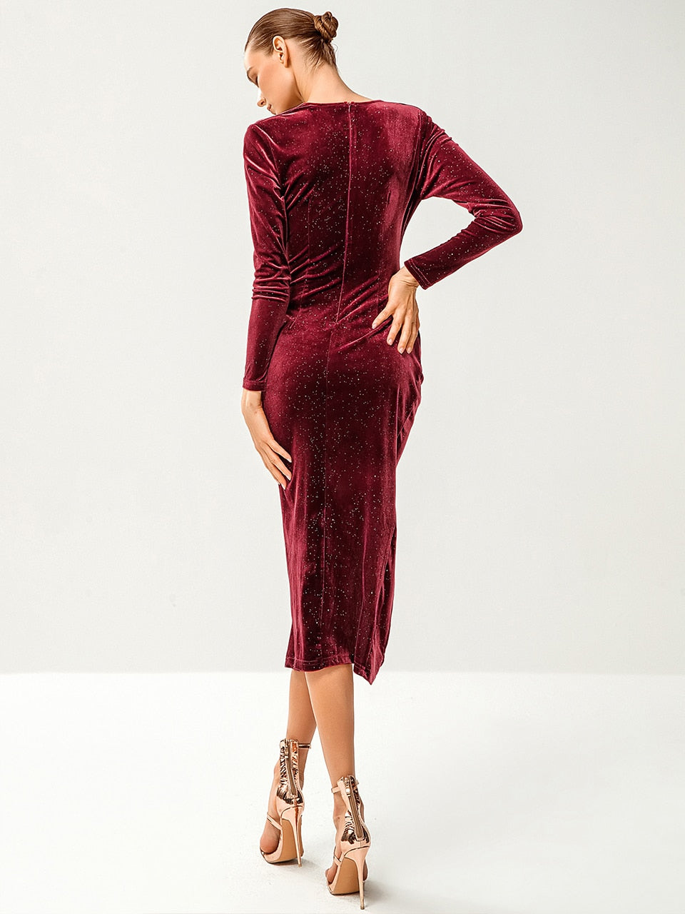 Beautifully Finished Dress in a Timeless Design