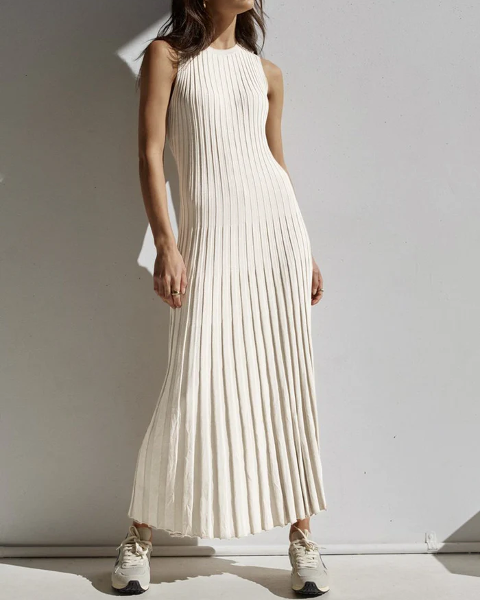 Well Tailored Dress with a Graceful Silhouette