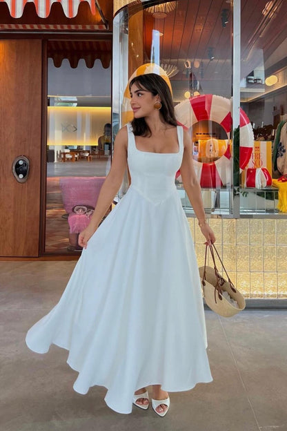 Effortlessly Elegant Dress with a Timeless Design