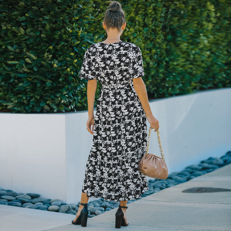 Beautifully Finished Dress in a Timeless Design