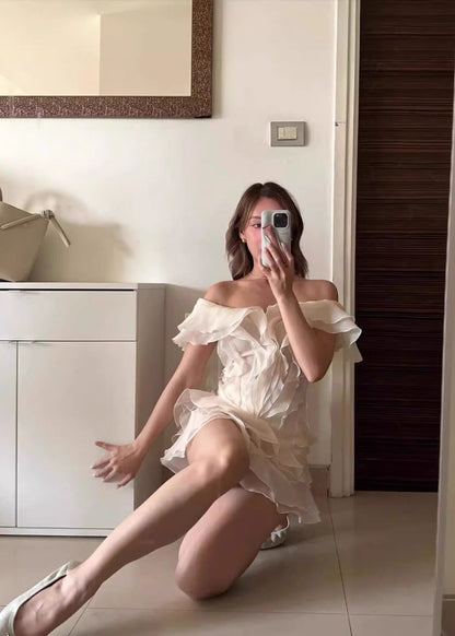 Effortlessly Elegant Dress with a Timeless Design