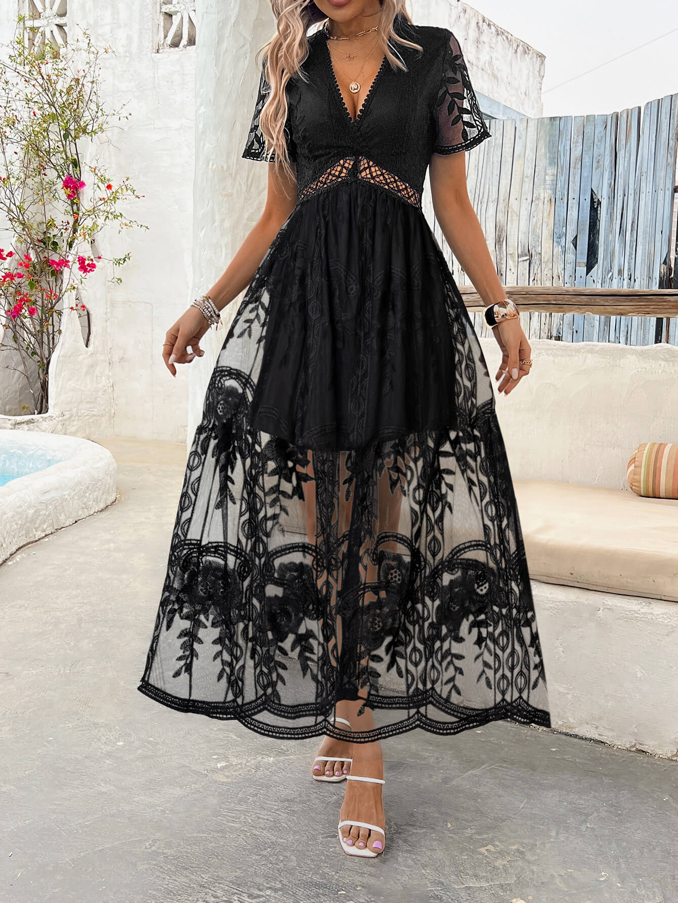 Beautifully Finished Dress in a Timeless Design