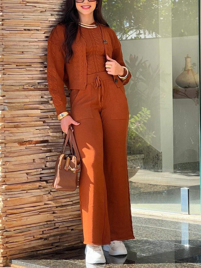 Effortlessly Elegant Pants with a Timeless Design