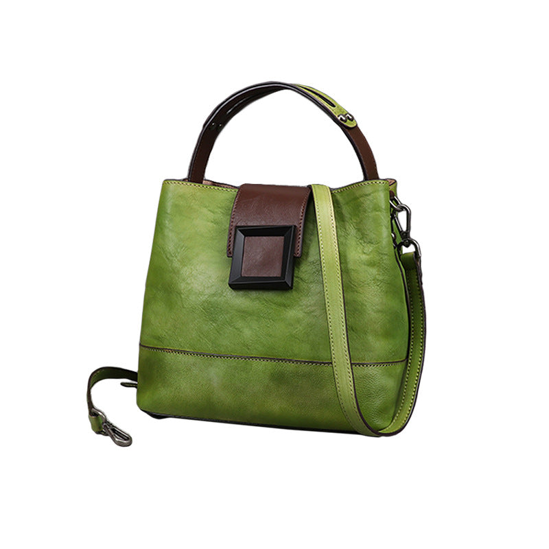 Gracefully Styled Bag for Any Occasion