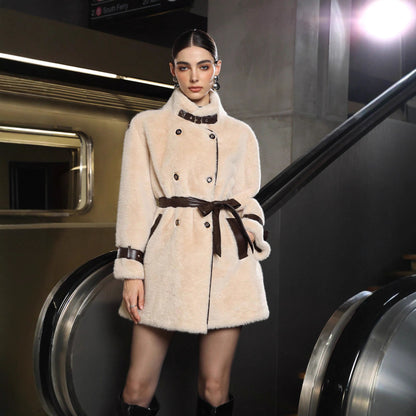 Well Tailored Coat with a Graceful Silhouette