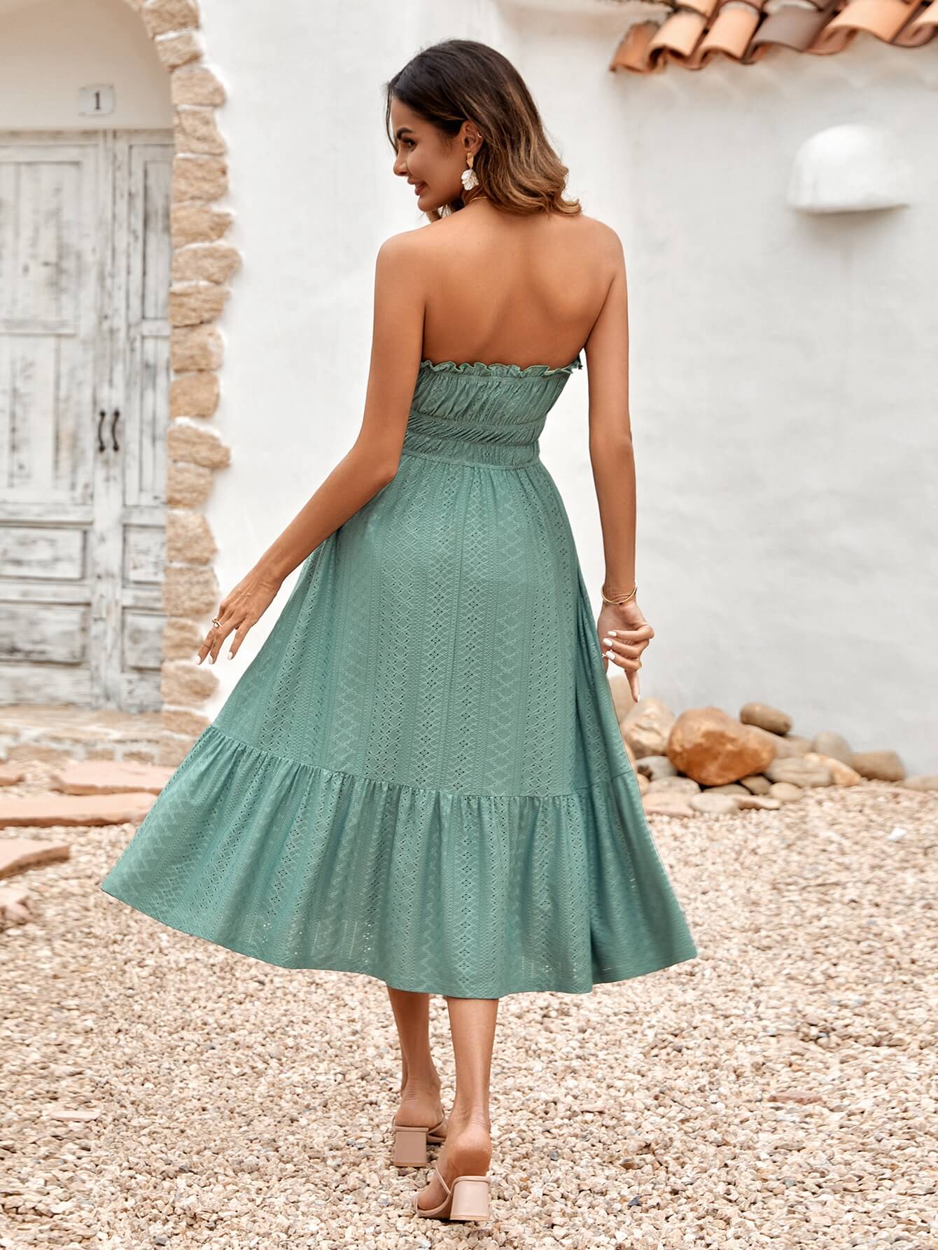 Effortlessly Elegant Dress with a Timeless Design