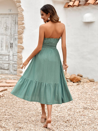 Effortlessly Elegant Dress with a Timeless Design