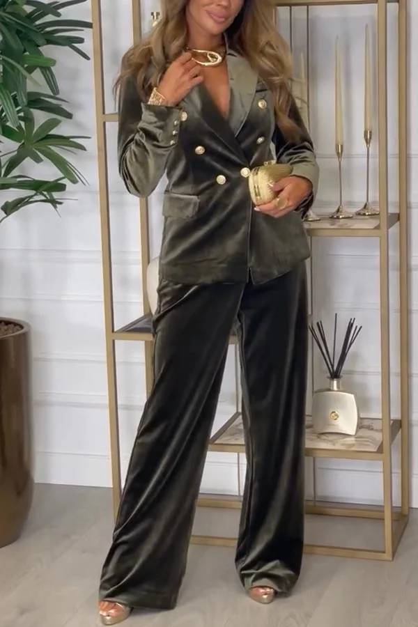 Classic Vintage Pants with a Flattering Fit