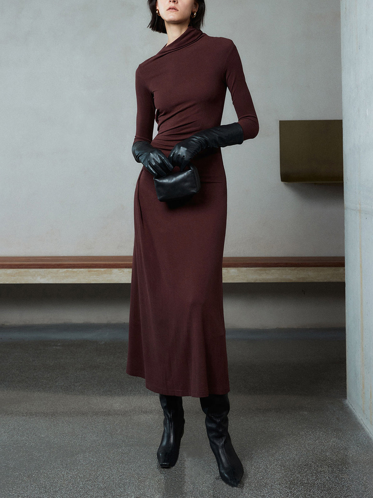 Well Tailored Dress with a Graceful Silhouette