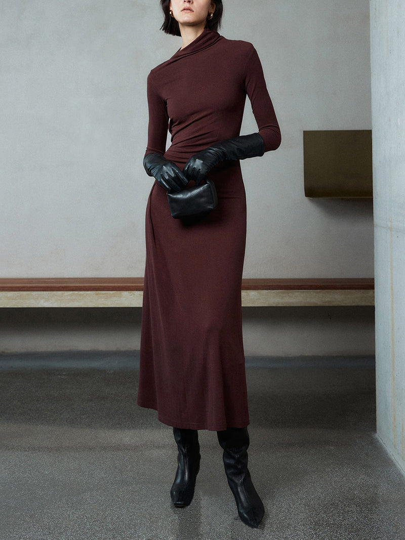 Well Tailored Dress with a Graceful Silhouette