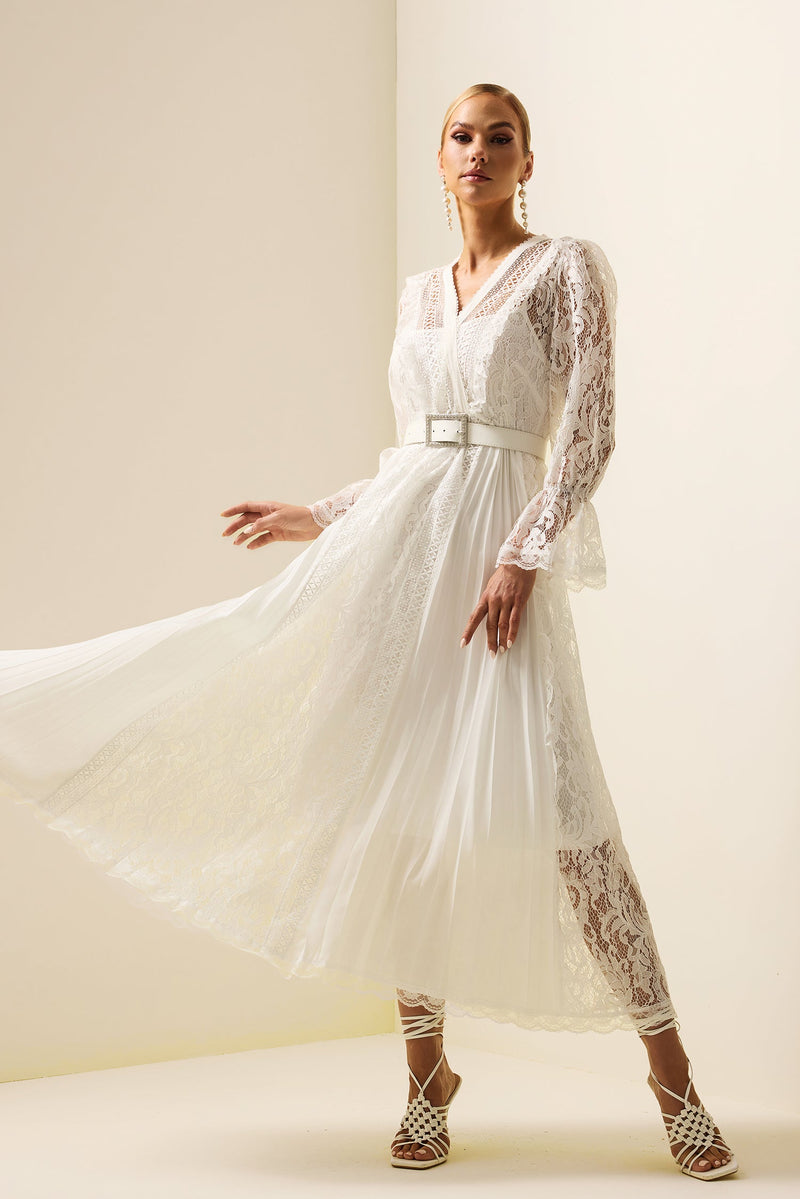 Sophisticated Dress with a Clean Classic Look