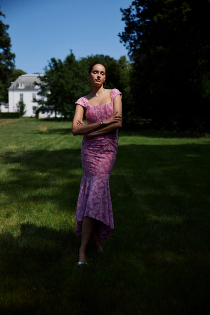 Well Tailored Dress with a Graceful Silhouette