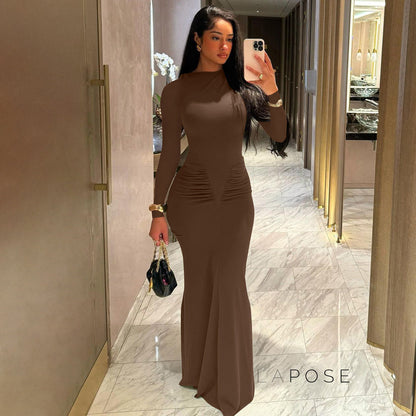 Effortlessly Elegant Dress with a Timeless Design