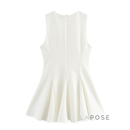 Well Tailored Dress with a Graceful Silhouette