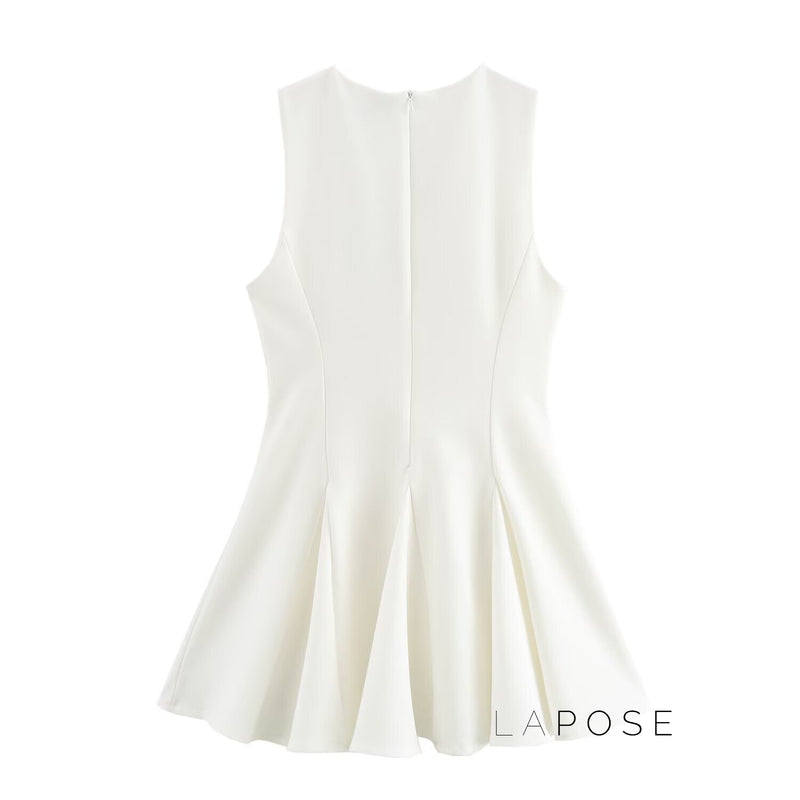 Well Tailored Dress with a Graceful Silhouette