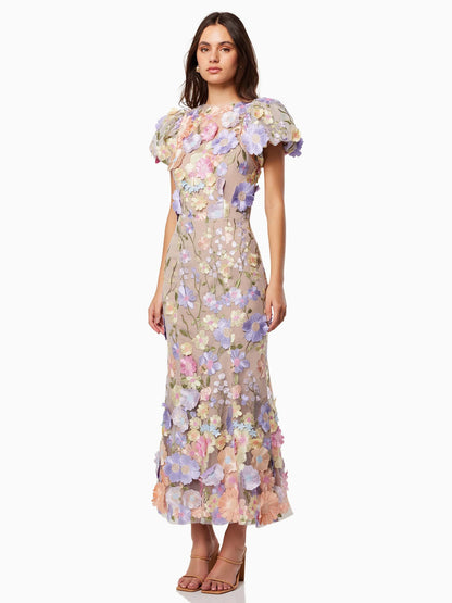 Well Tailored Dress with a Graceful Silhouette
