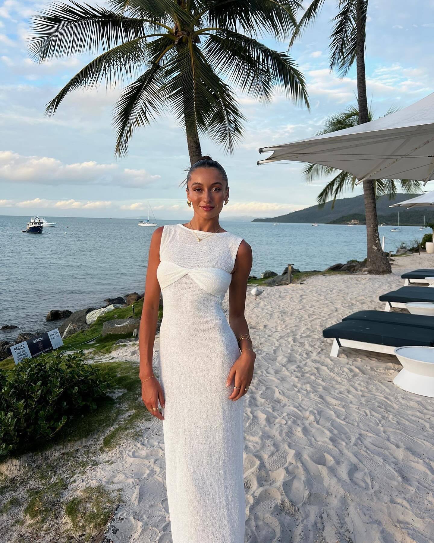 Beautifully Finished Dress in a Timeless Design