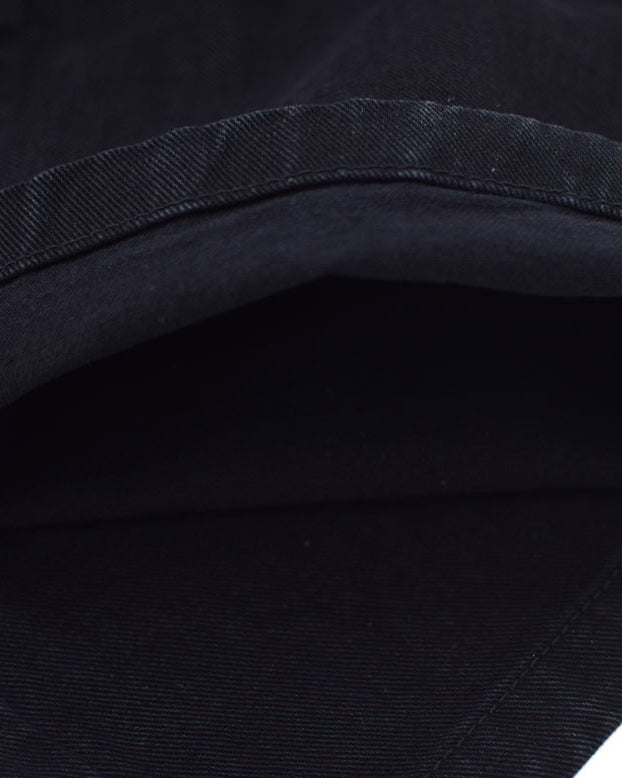 Effortlessly Elegant Pants with a Timeless Design