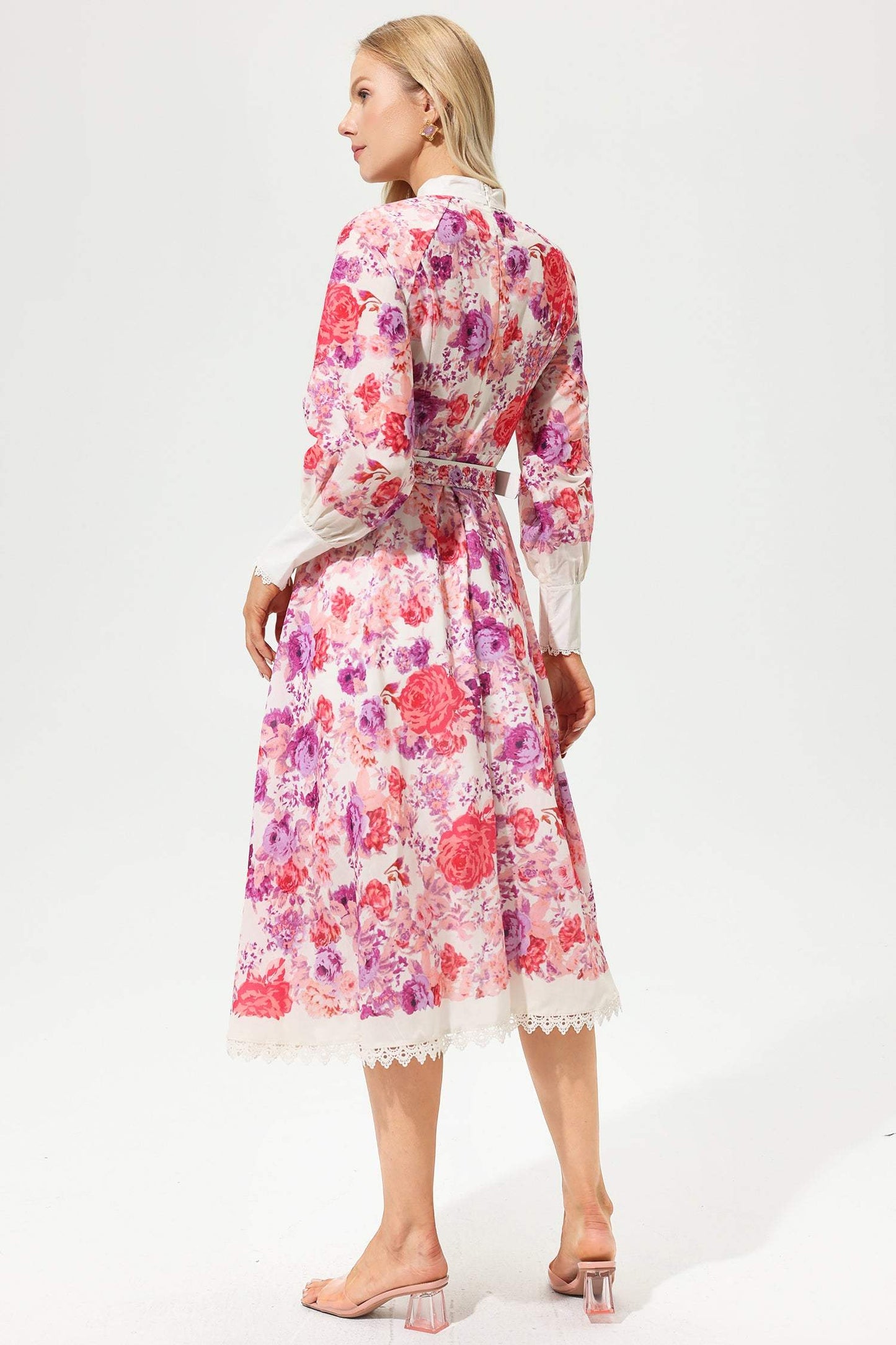 Well Tailored Dress with a Graceful Silhouette