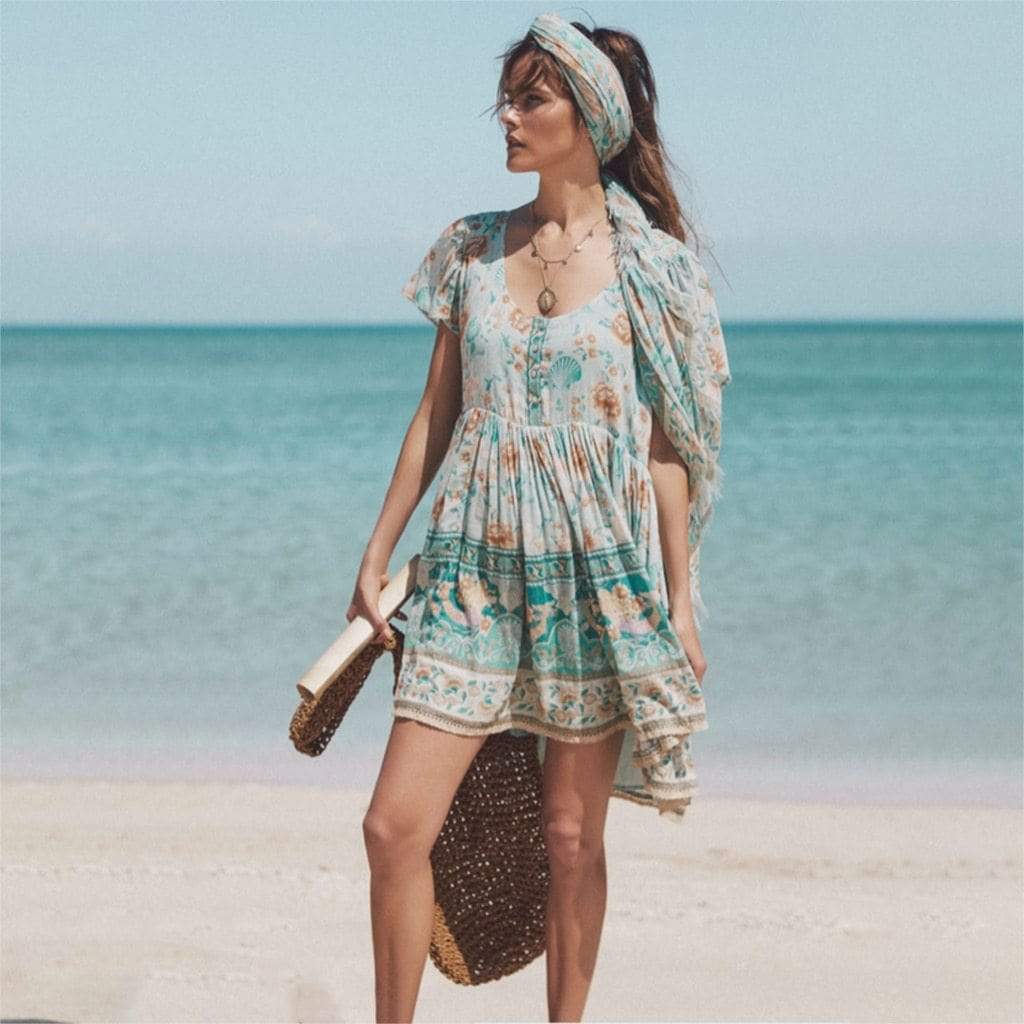 Beautifully Finished Dress in a Timeless Design