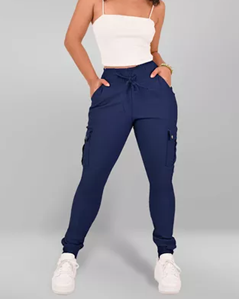 Effortlessly Elegant Pants with a Timeless Design