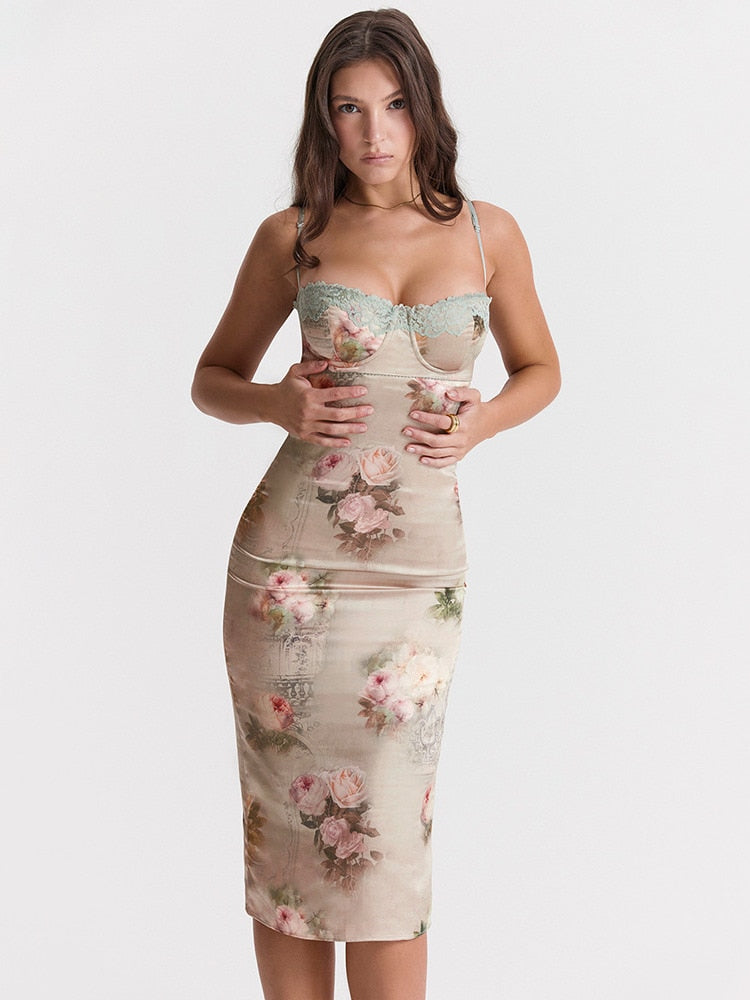 Well Tailored Dress with a Graceful Silhouette