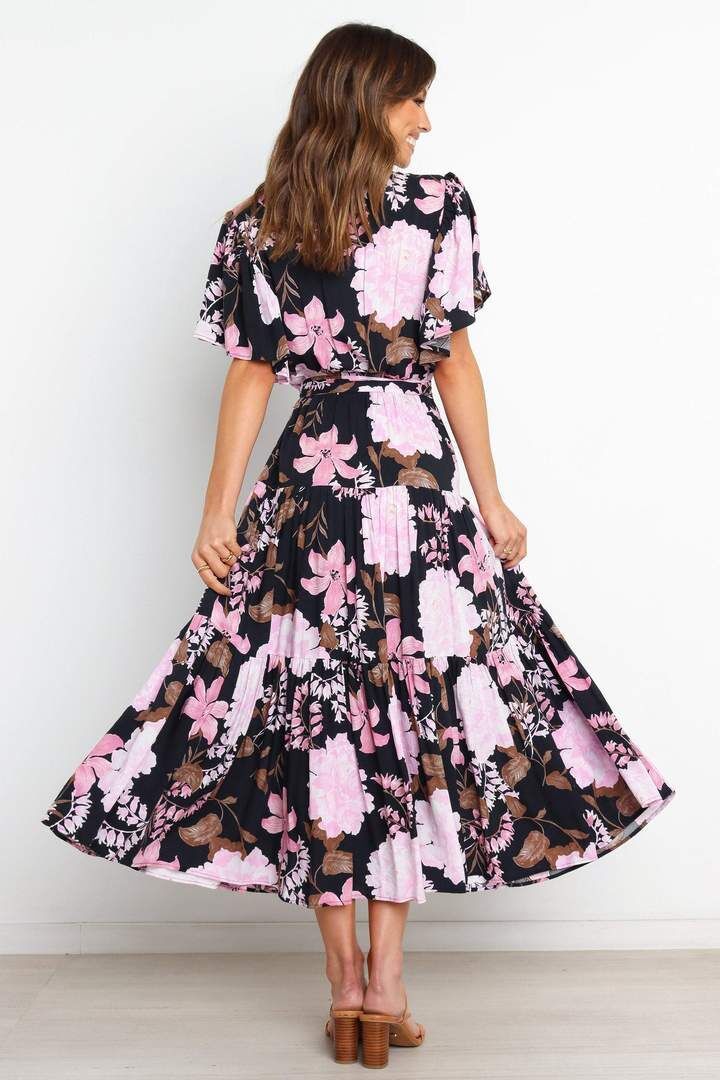 Beautifully Crafted Dress in a Classic Style