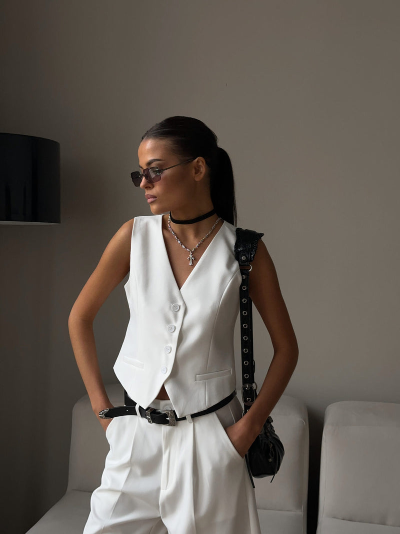 Effortlessly Elegant Garment with a Timeless Design