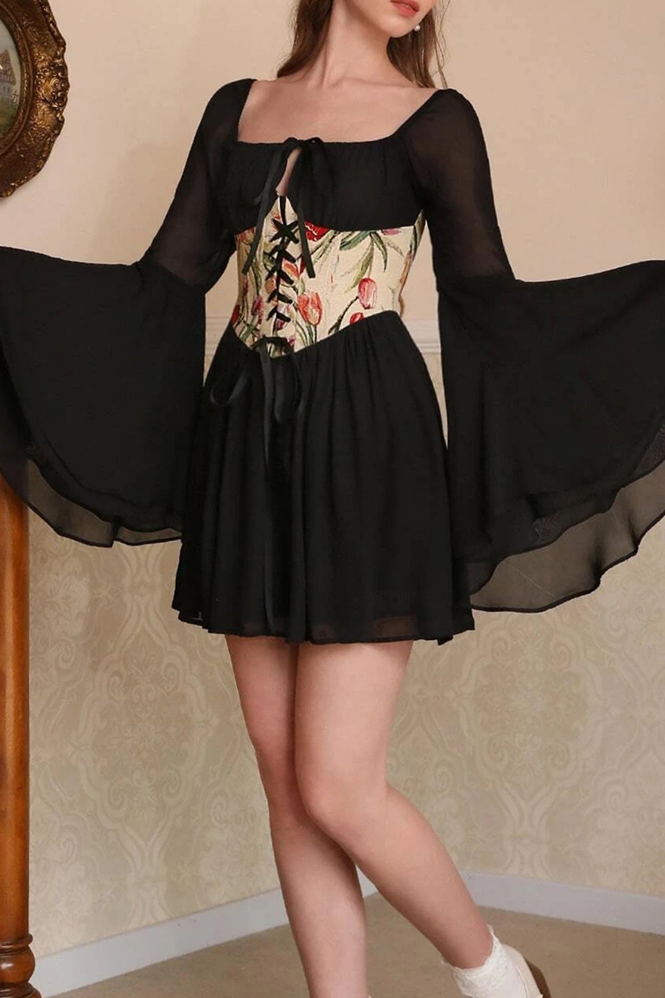 Beautifully Finished Dress in a Timeless Design