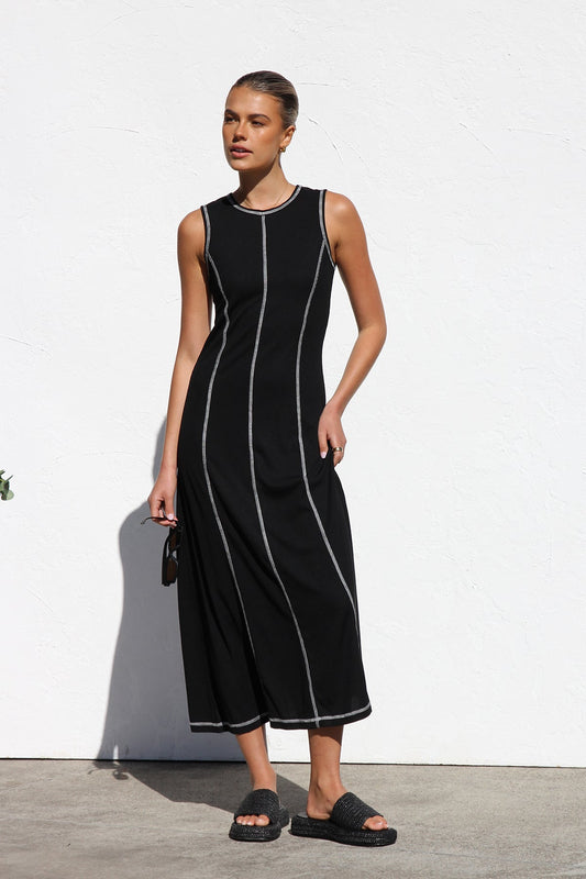 Well Tailored Dress with a Graceful Silhouette