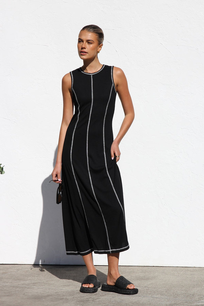 Well Tailored Dress with a Graceful Silhouette