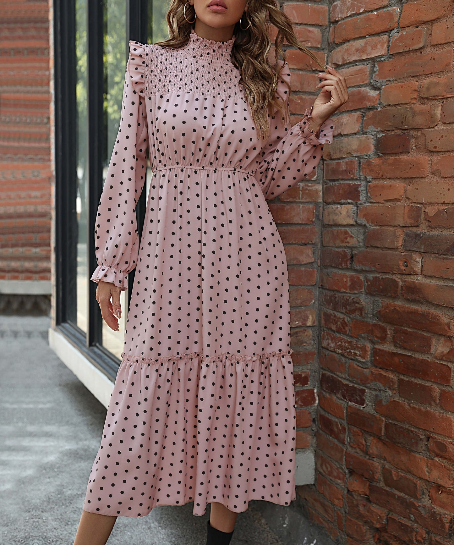 Effortlessly Elegant Dress with a Timeless Design