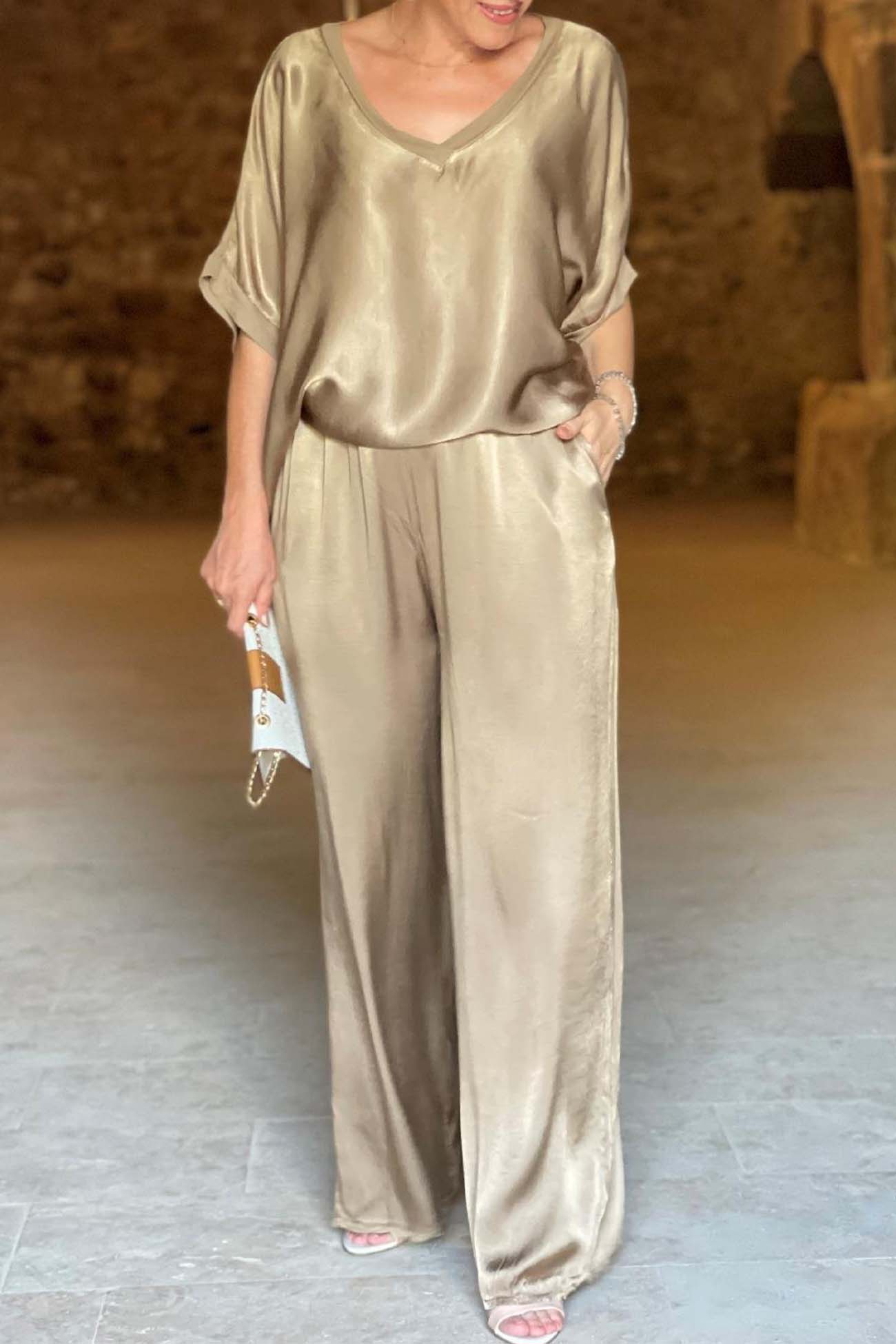 Effortlessly Elegant Garment with a Timeless Design