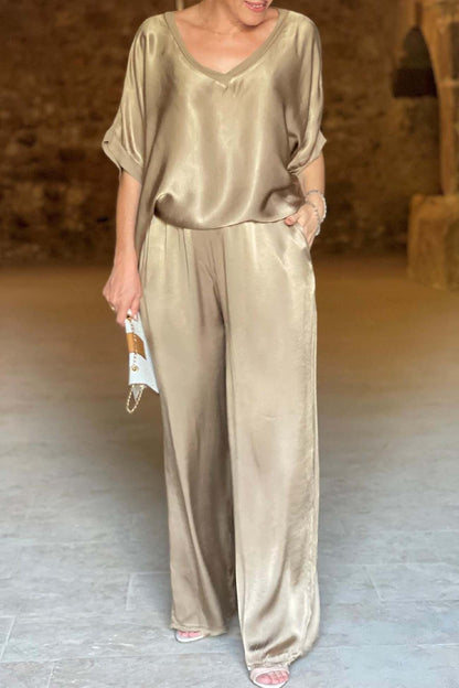 Effortlessly Elegant Garment with a Timeless Design