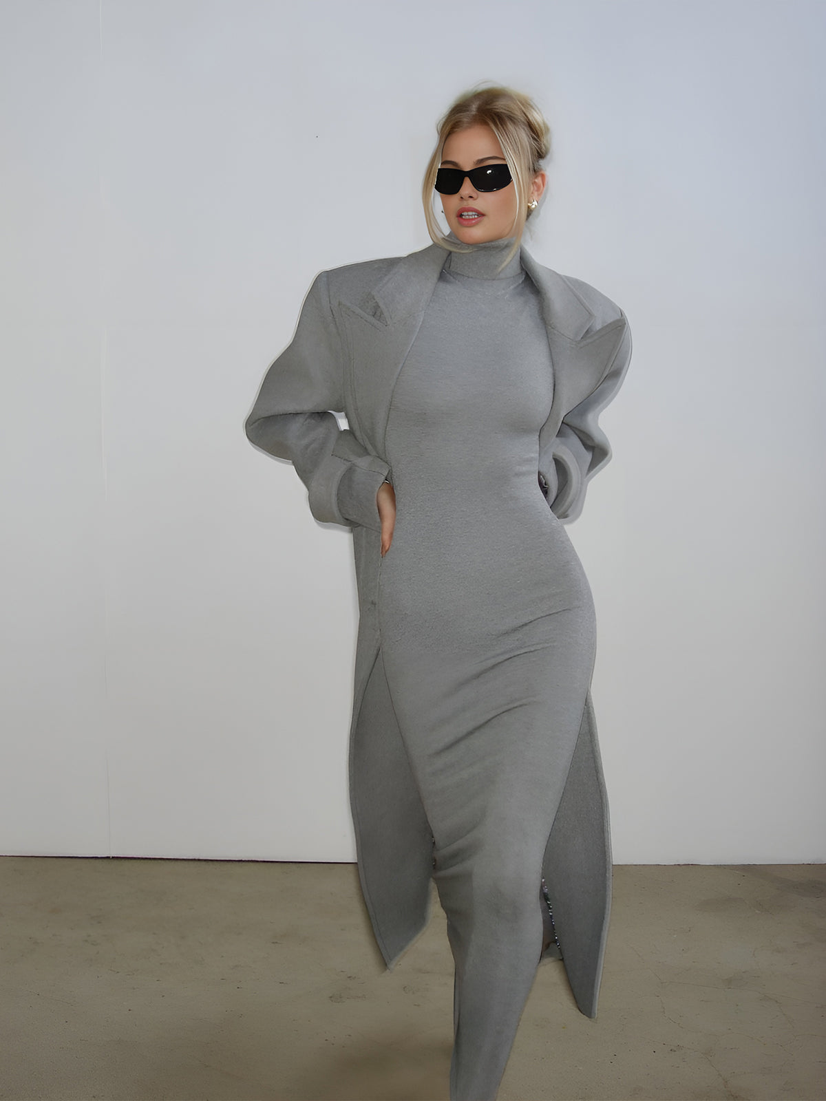 Beautifully Finished Dress in a Timeless Design