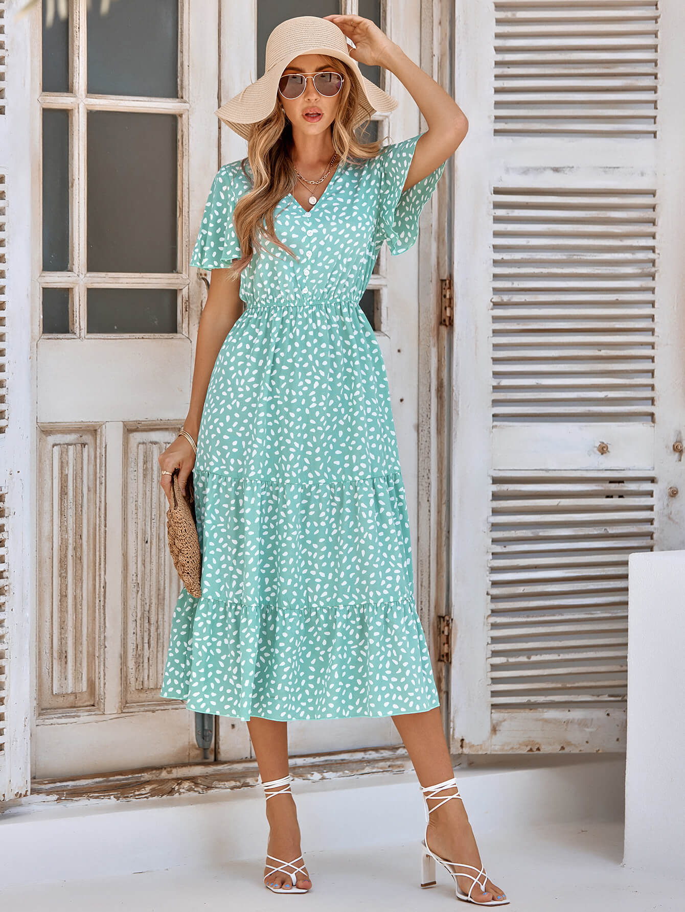 Well Tailored Dress with a Graceful Silhouette